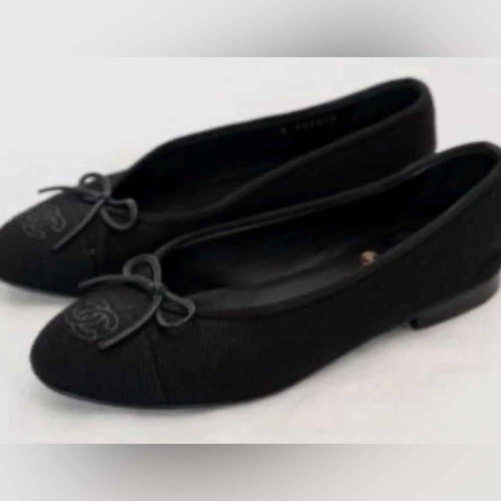 Chanel Black velvet quilted logo Ballerina flats cap toe EU37 /US6 quiet luxury